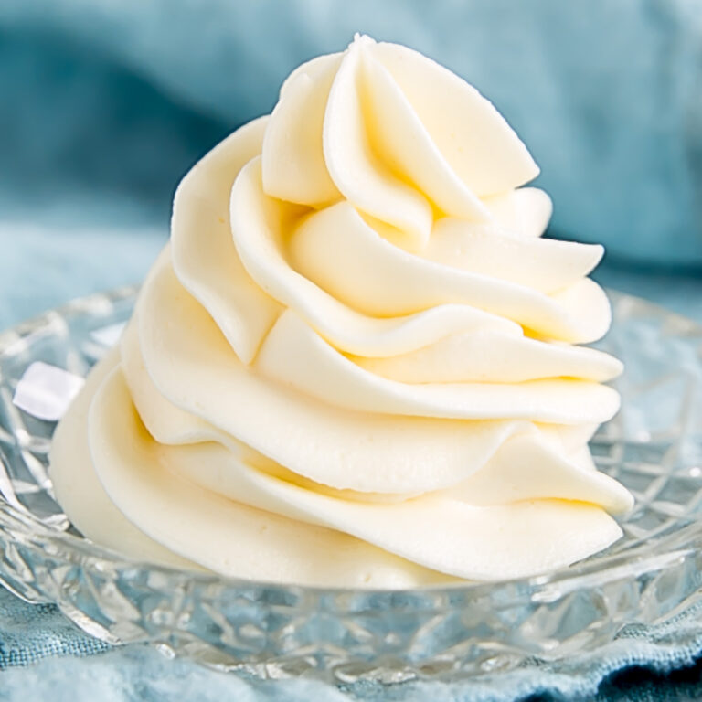 How to Make Ermine Frosting (Flour Buttercream)-GatoFacile