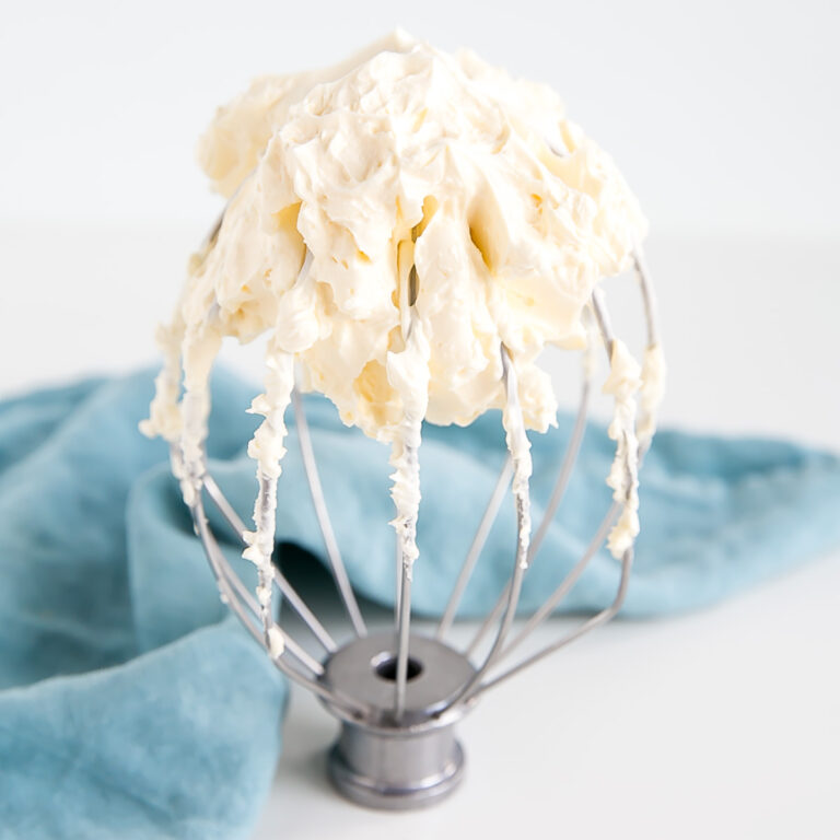 How to Make German Buttercream (Custard Buttercream)-GatoFacile