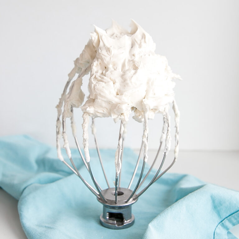 How to Make Buttercream White GatoFacile