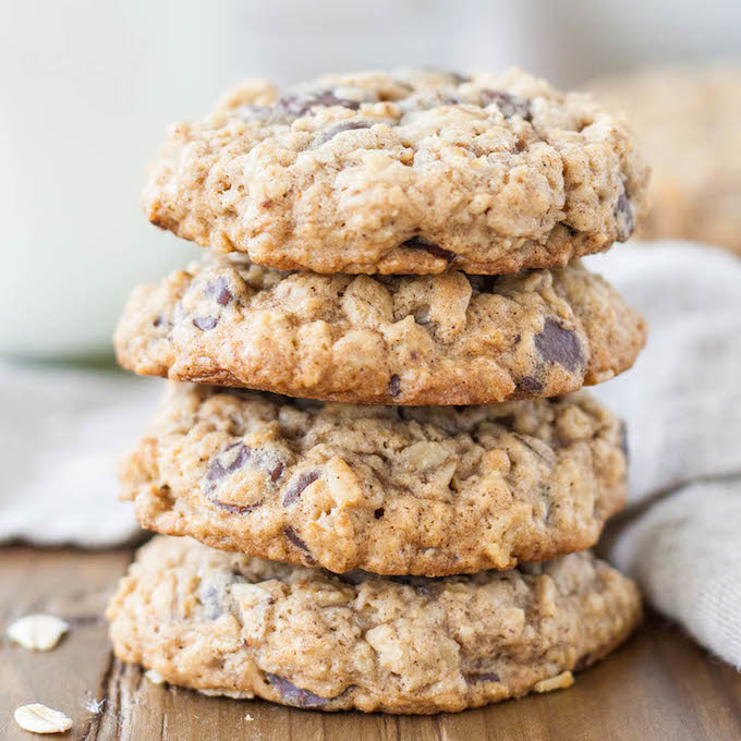 Oatmeal Chocolate Chip Cookies -GatoFacile