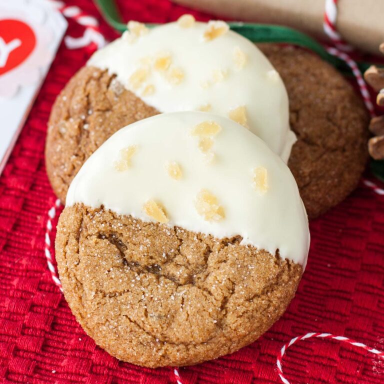 Snow Capped Gingersnaps (Chewy Gingerbread Cookies)-GatoFacile