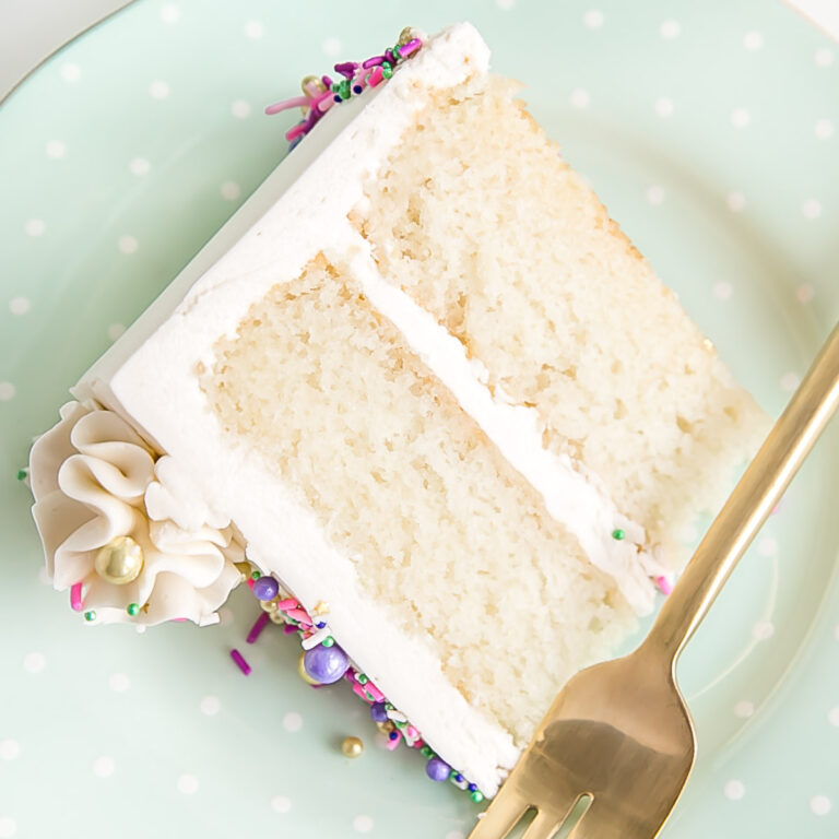 The Best White Cake Recipe- GatoFacile